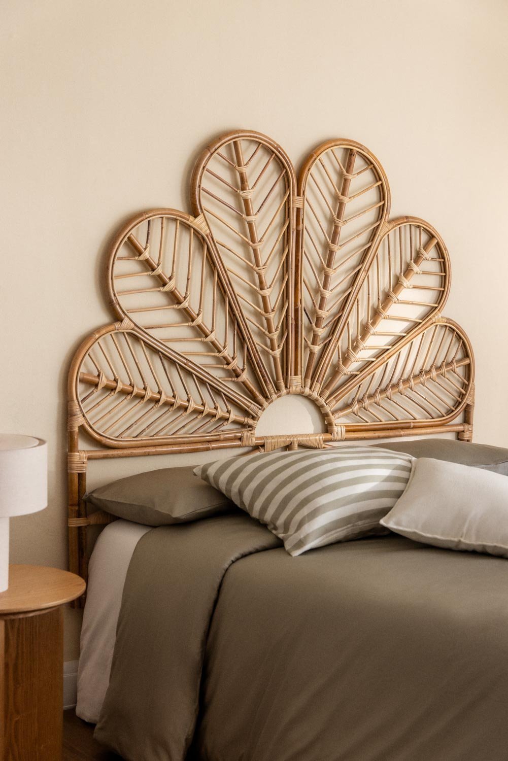 Testiera per letto in rattan Cobany da 150 cm, immagine della galleria 1