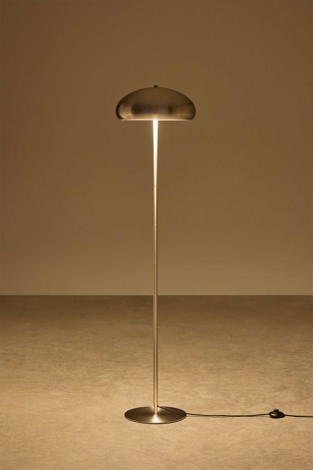 Lampada da terra in ferro Hilma, immagine della galleria 3