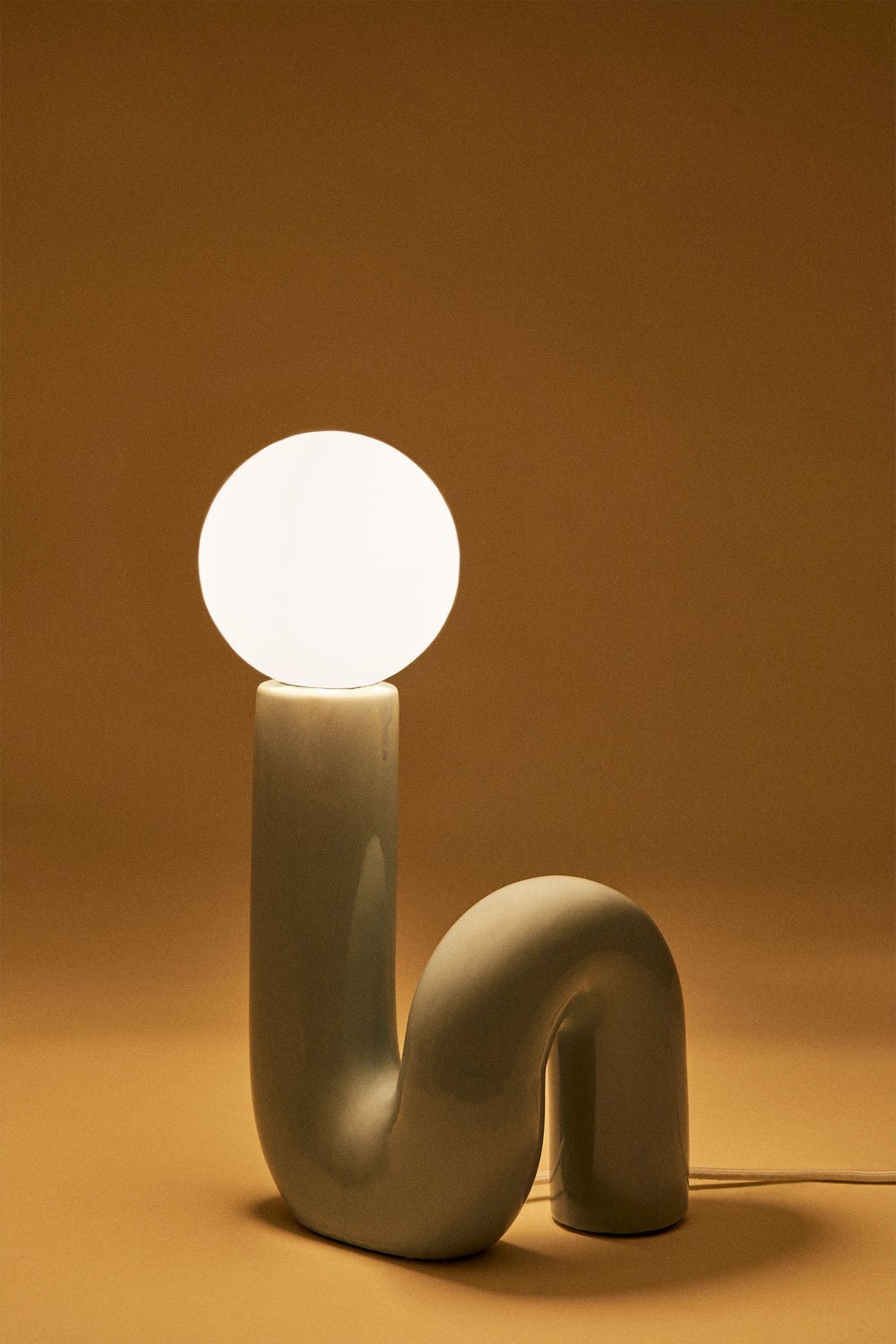 Lampada da tavolo in ceramica con sfera in vetro Vireto, immagine della galleria 4