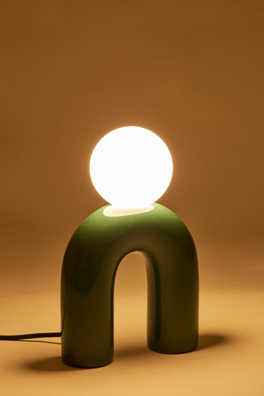Lampada da tavolo in ceramica da 30 cm con sfera in vetro Margot, immagine della galleria 4
