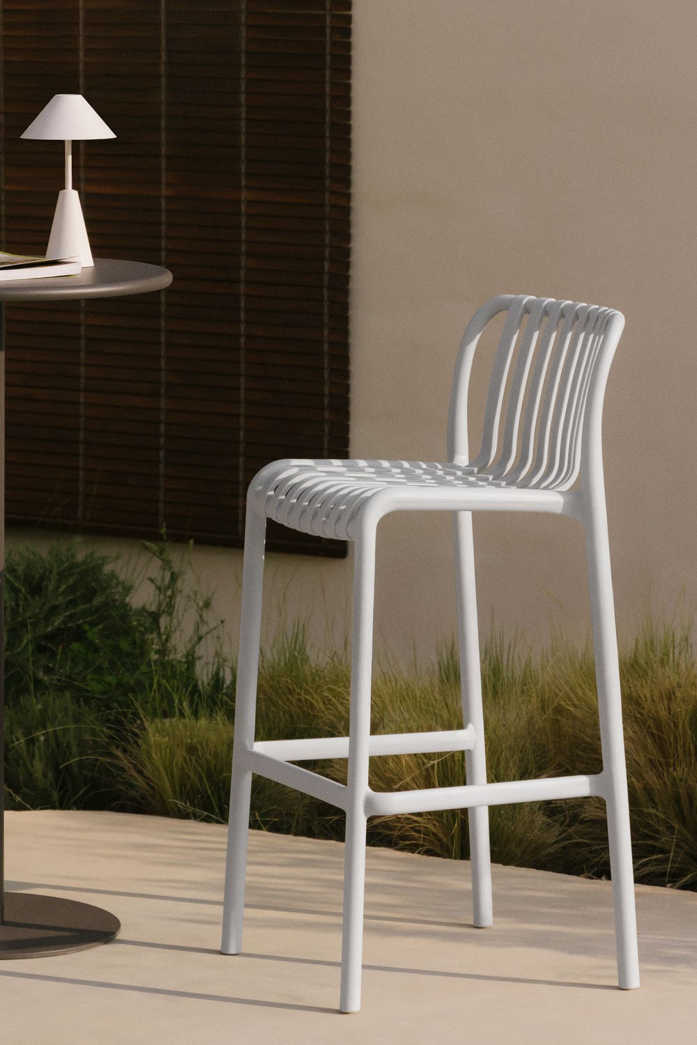 Sgabello da giardino impilabile in polipropilene Wendell, immagine della galleria 1