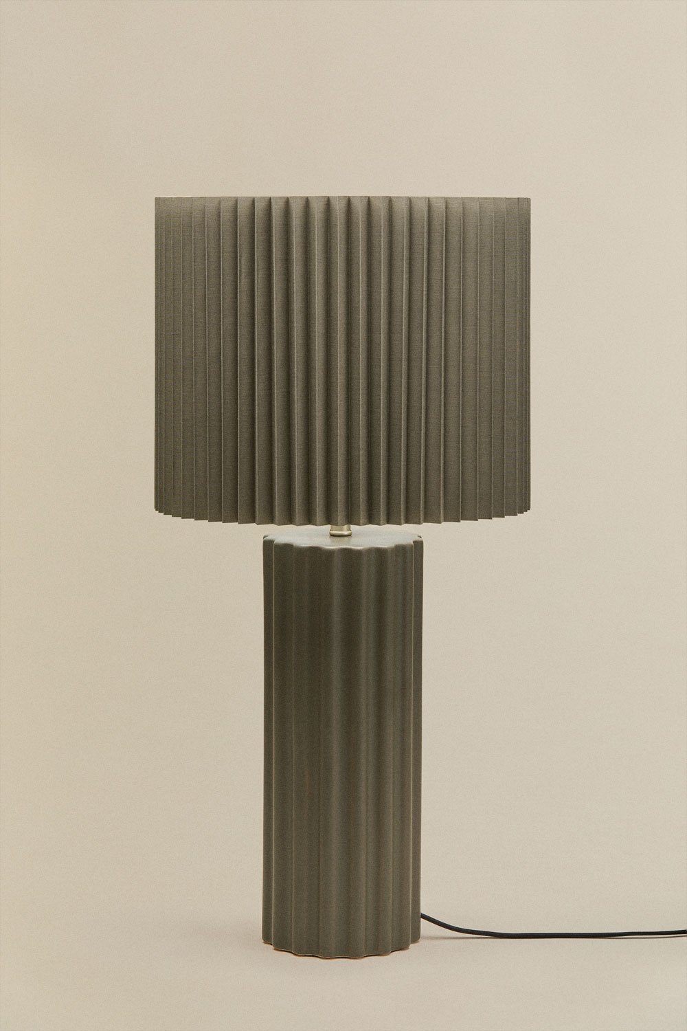 Lampada da tavolo in ceramica e tessuto Marvila, immagine della galleria 3