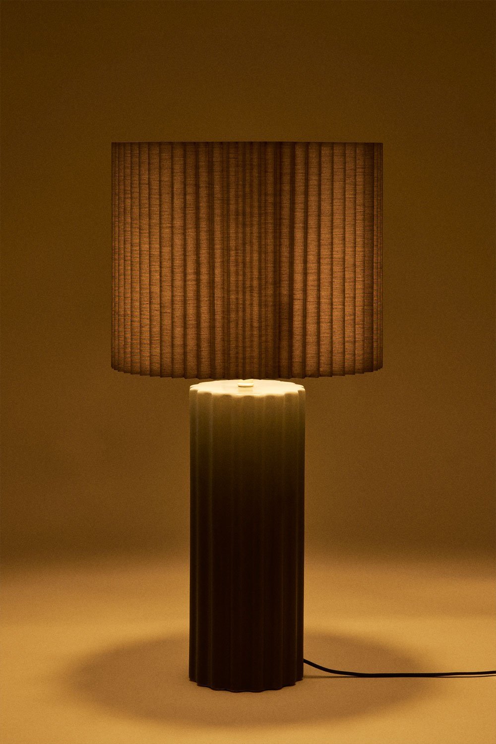 Lampada da tavolo in ceramica e tessuto Marvila, immagine della galleria 4