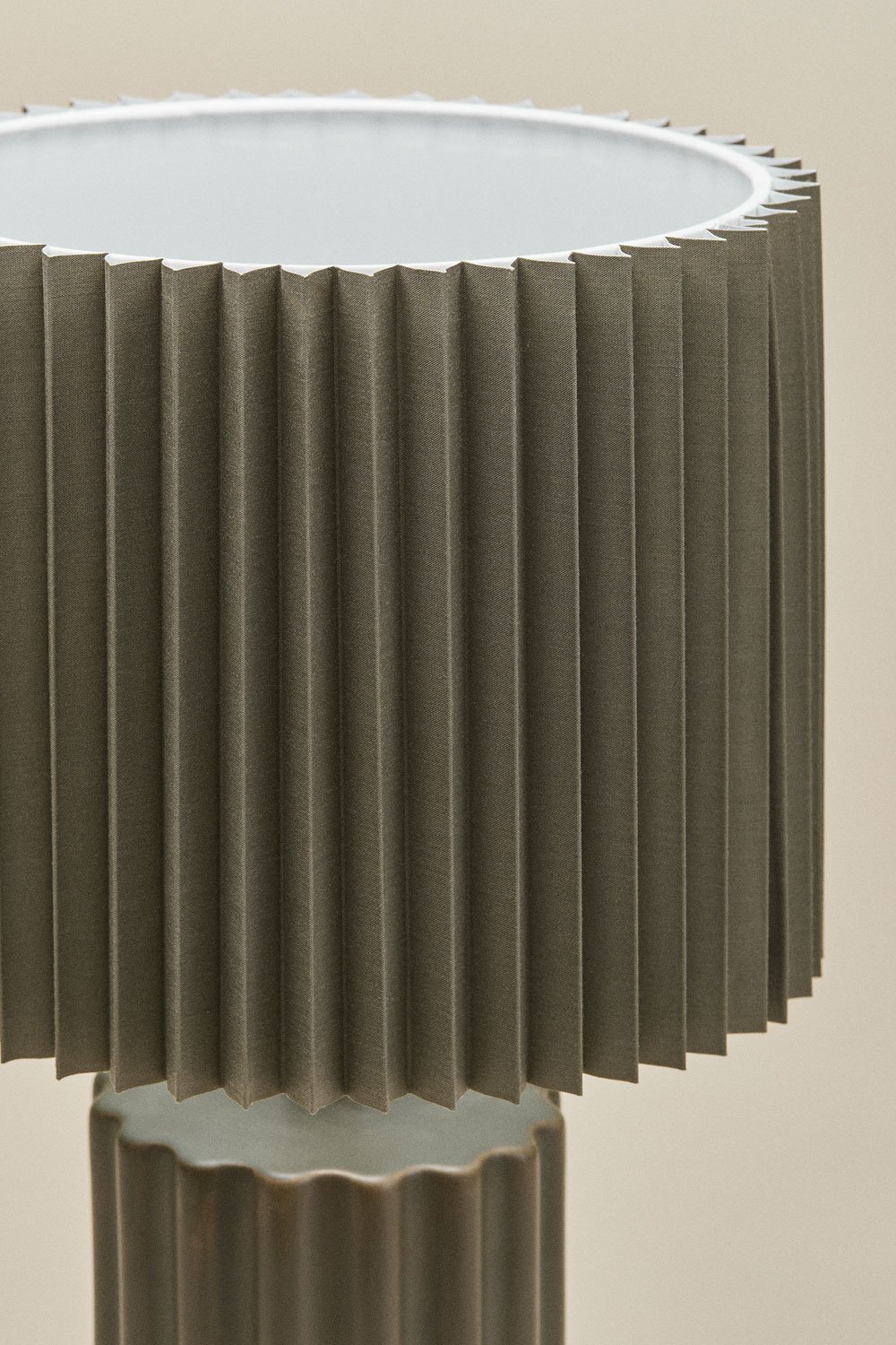 Lampada da tavolo in ceramica e tessuto Marvila, immagine della galleria 5