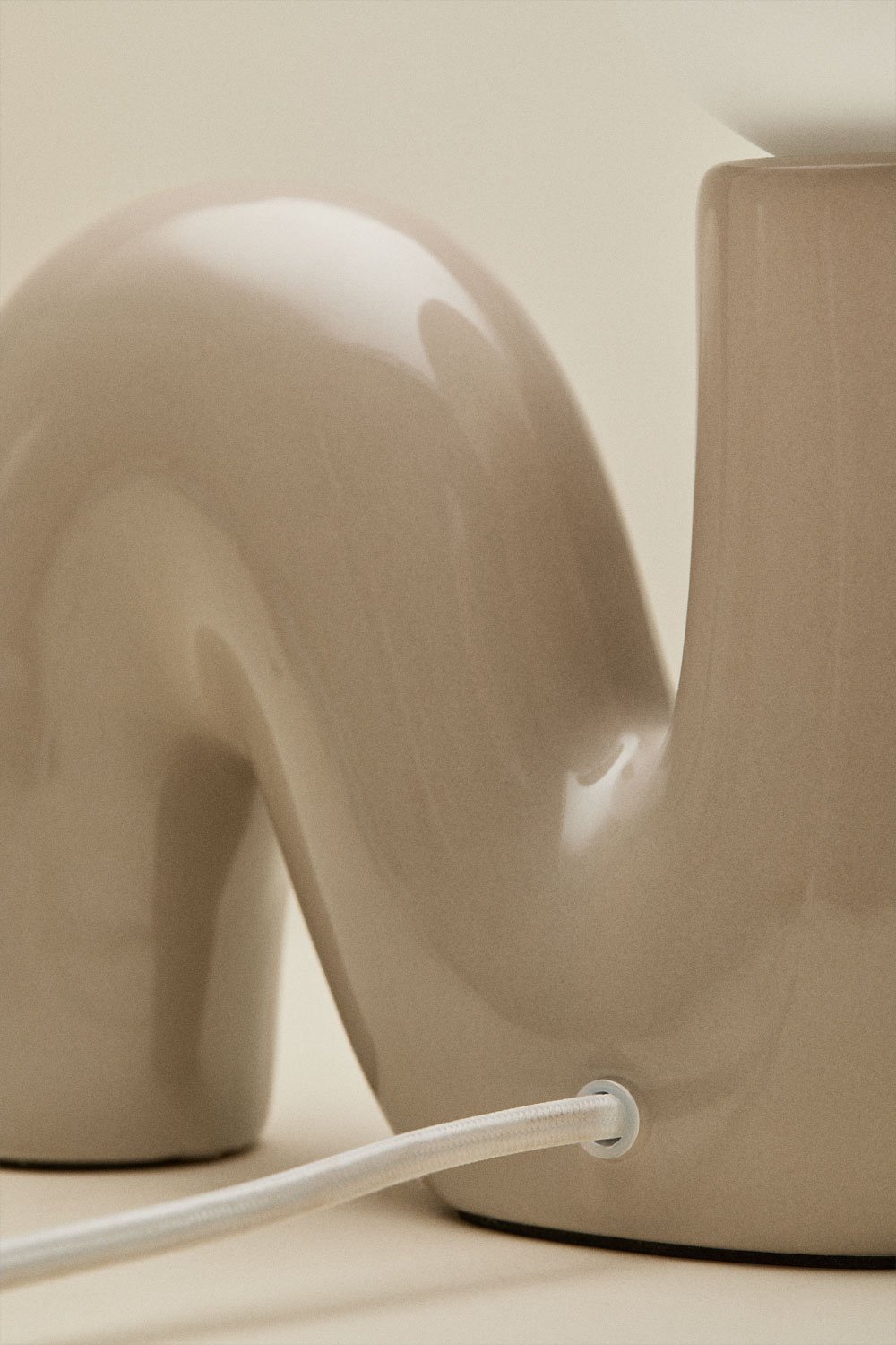 Lampada da tavolo in ceramica con sfera in vetro Vireto, immagine della galleria 6