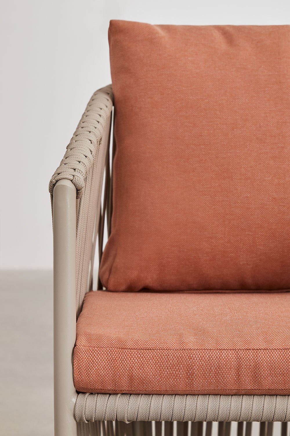 Set composto da tavolo ovale 220x95 cm in cemento Noemi e 8 sedie da giardino Sophie con braccioli in alluminio e corda intrecci, immagine della galleria 8