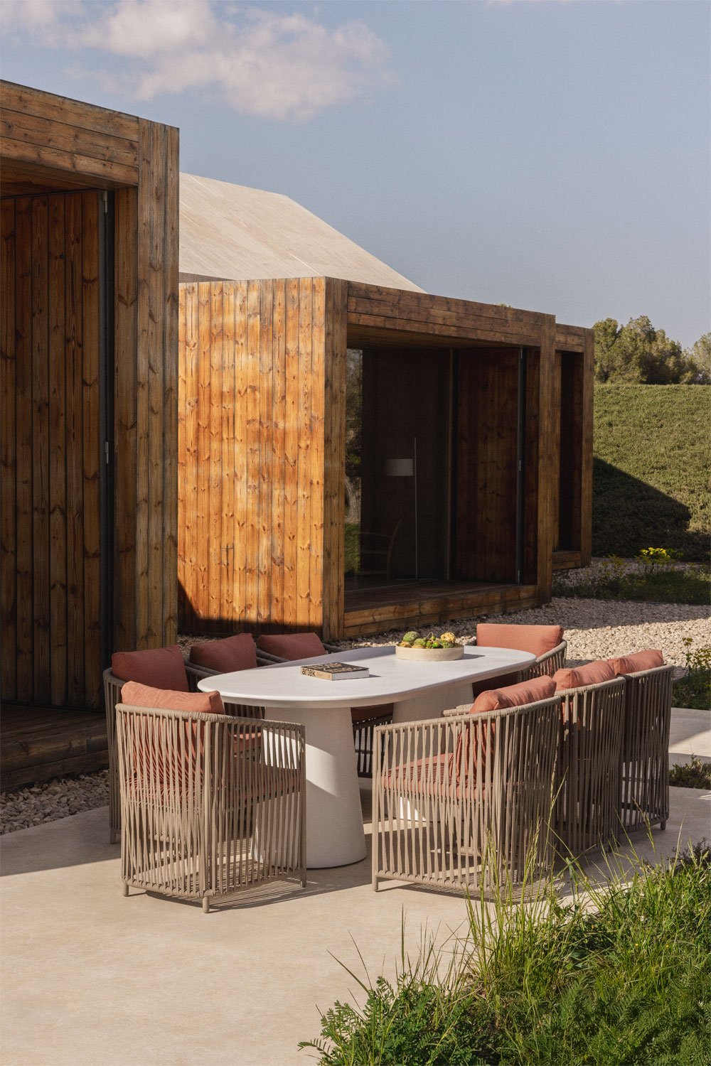 Set composto da tavolo ovale 220x95 cm in cemento Noemi e 8 sedie da giardino Sophie con braccioli in alluminio e corda intrecci, immagine della galleria 1