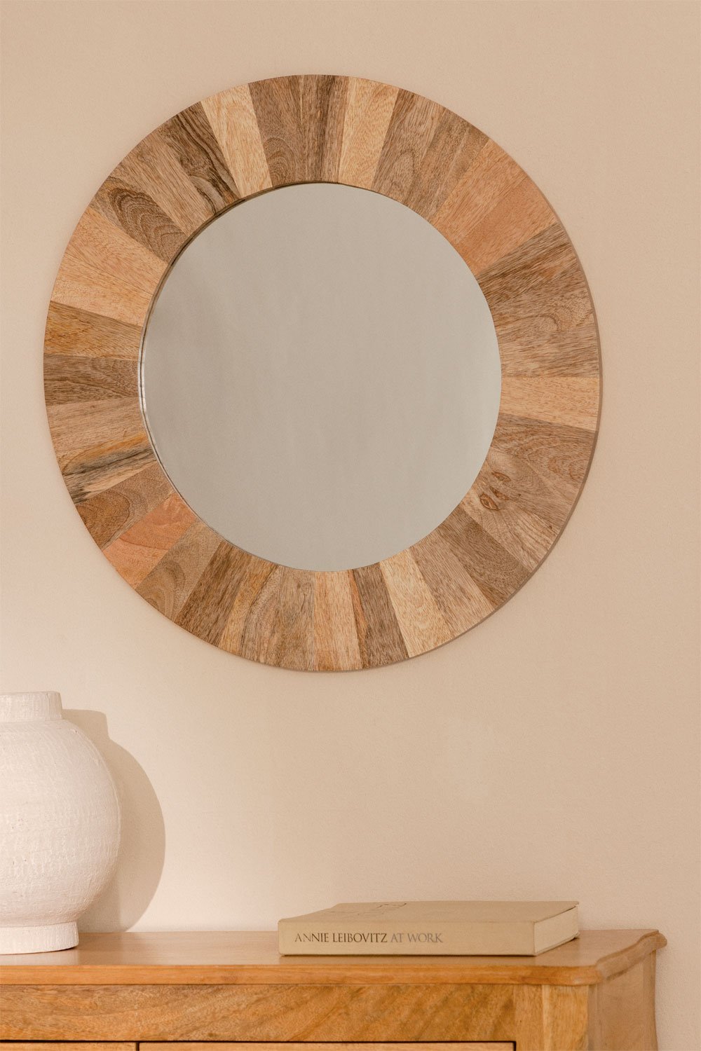 Specchio da parete rotondo Ø55 cm in legno di mango Lanzarote, immagine della galleria 1