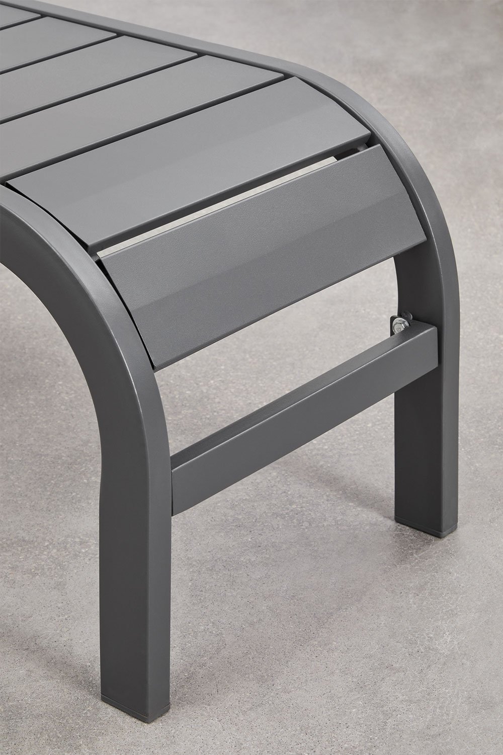 Set di 2 lettini reclinabili e 2 tavolini ausiliari in acciaio Marietta, immagine della galleria 10