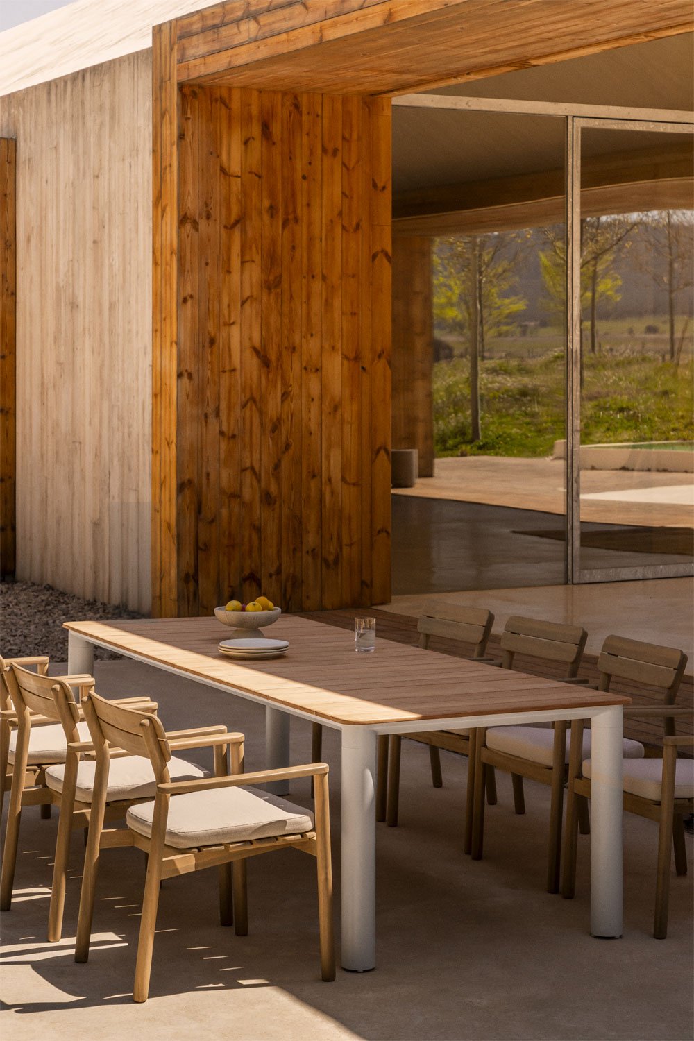 Tavolo da giardino rettangolare 220x100 cm in alluminio e legno di teak Sirka, immagine della galleria 1