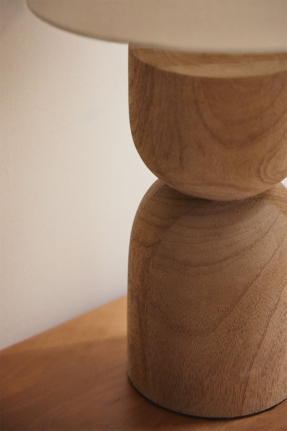 Lampada da tavolo in legno di mango Diniz, immagine della galleria 2