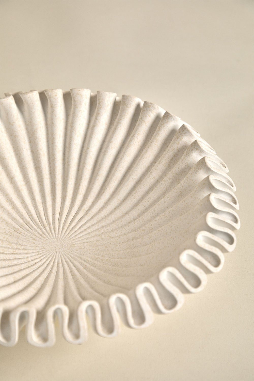 Ciotola decorativa in resina Irente, immagine della galleria 4