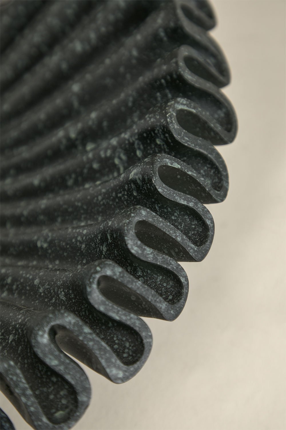 Ciotola decorativa in resina Irente, immagine della galleria 5