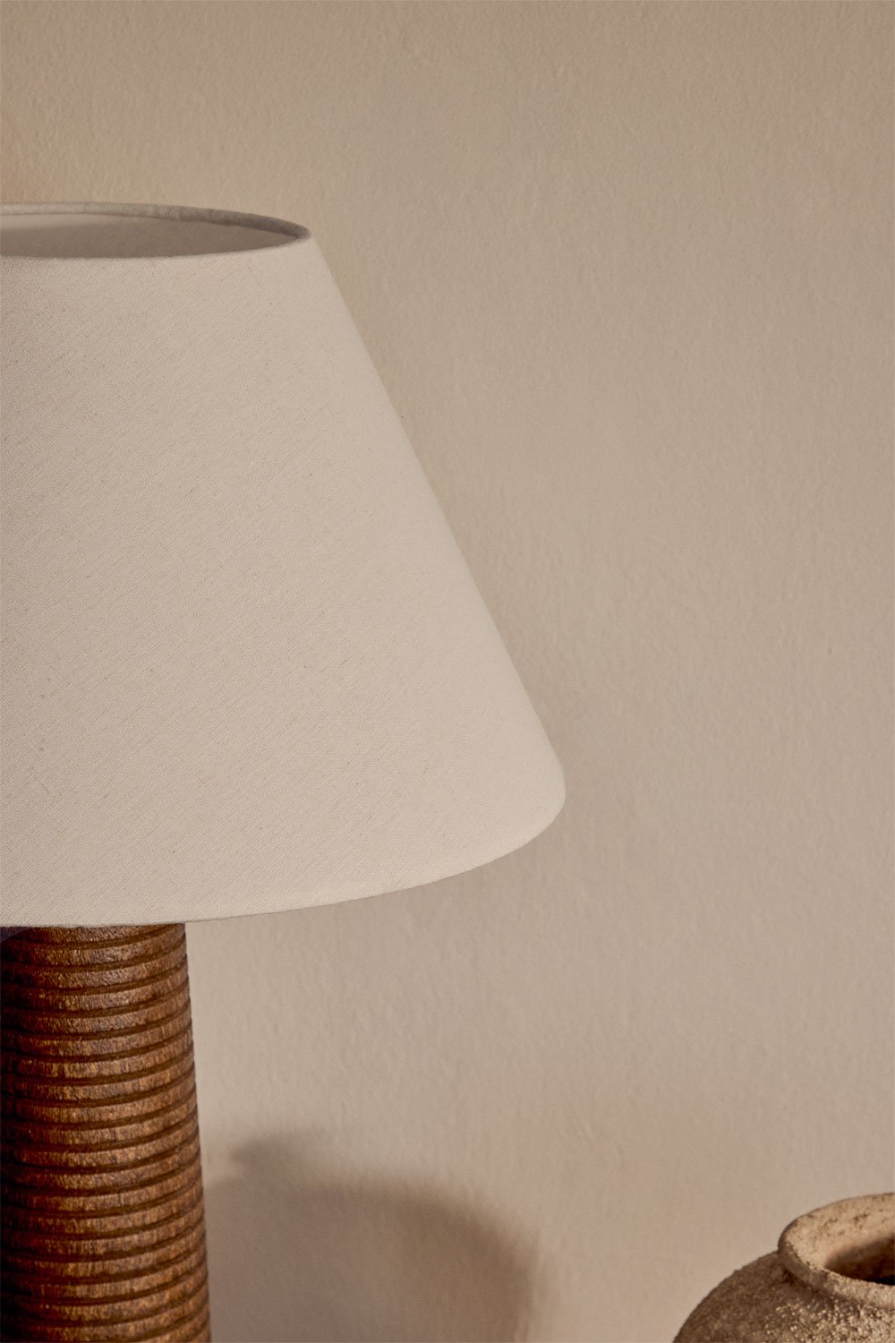 Lampada da tavolo in legno di mango Malva, immagine della galleria 2
