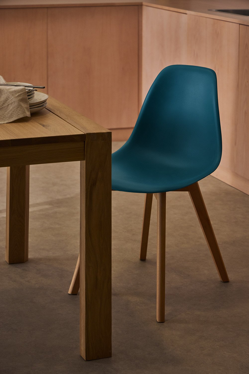 Pacco di 2 sedie da pranzo in polipropilene e legno di faggio Scand Nordic, immagine della galleria 1