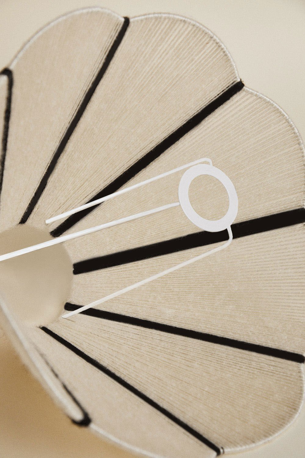 Lampada da tavolo in legno di mango Tiberia, immagine della galleria 3