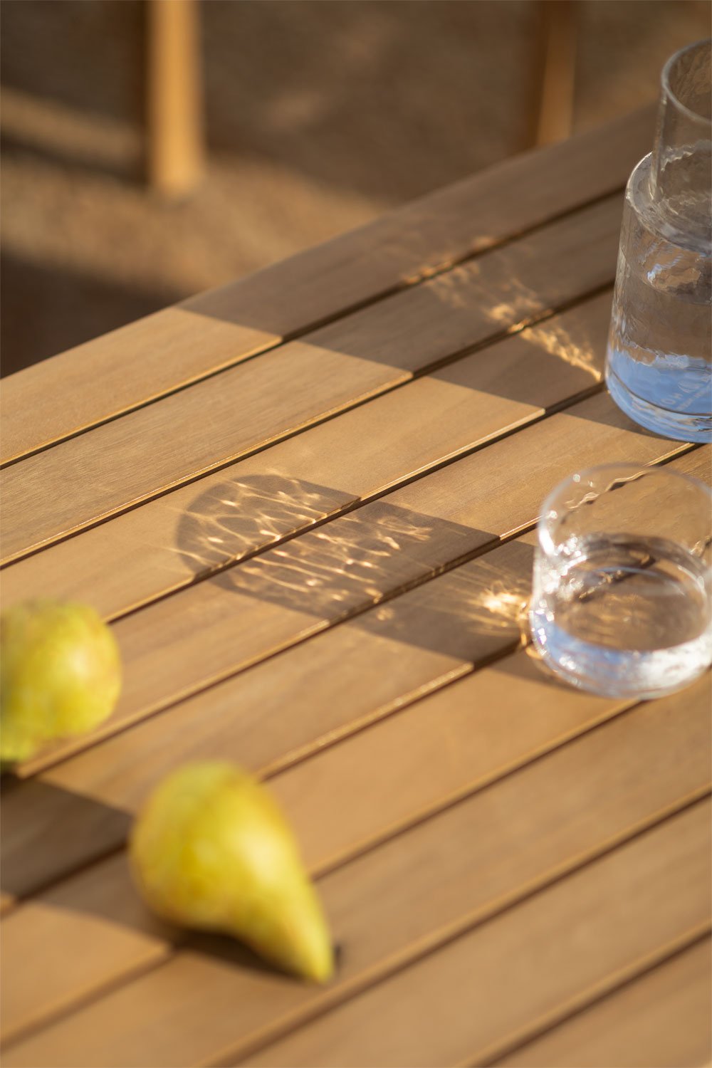 Set da giardino Kaela con divano, 2 poltrone e tavolino in legno di acacia, immagine della galleria 4