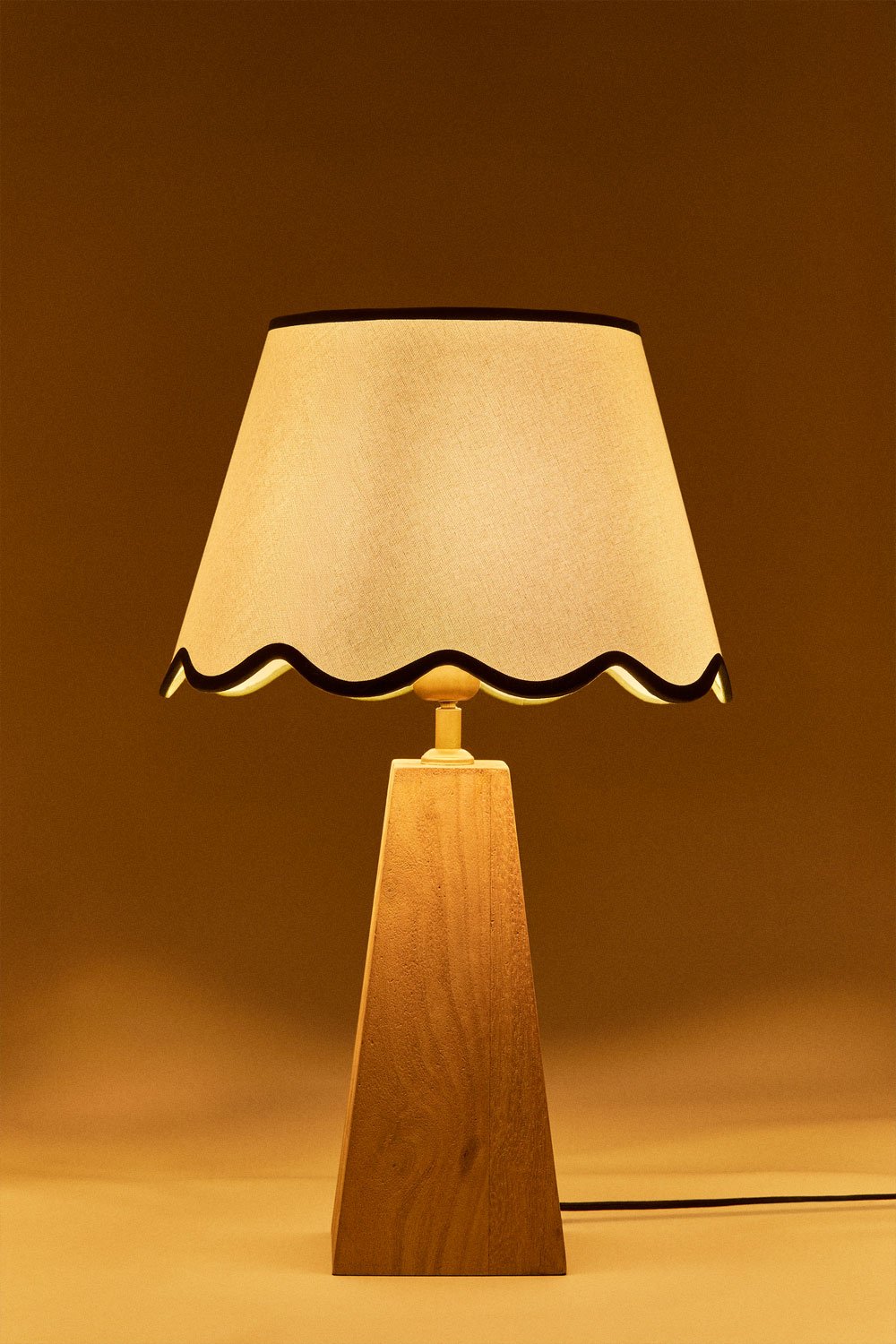 Lampada da tavolo in legno di mango Taraua, immagine della galleria 2