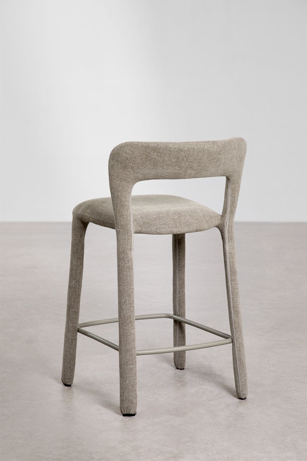Sgabello alto 65 cm con schienale in tessuto grigio talpa Brusel, immagine della galleria 5
