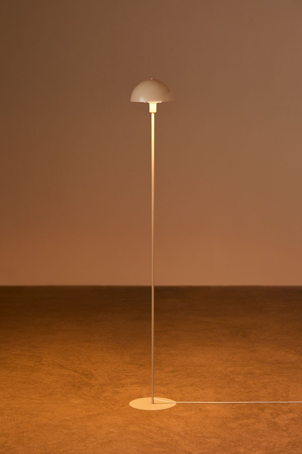 Lampada da terra in ferro Alnair, immagine della galleria 4