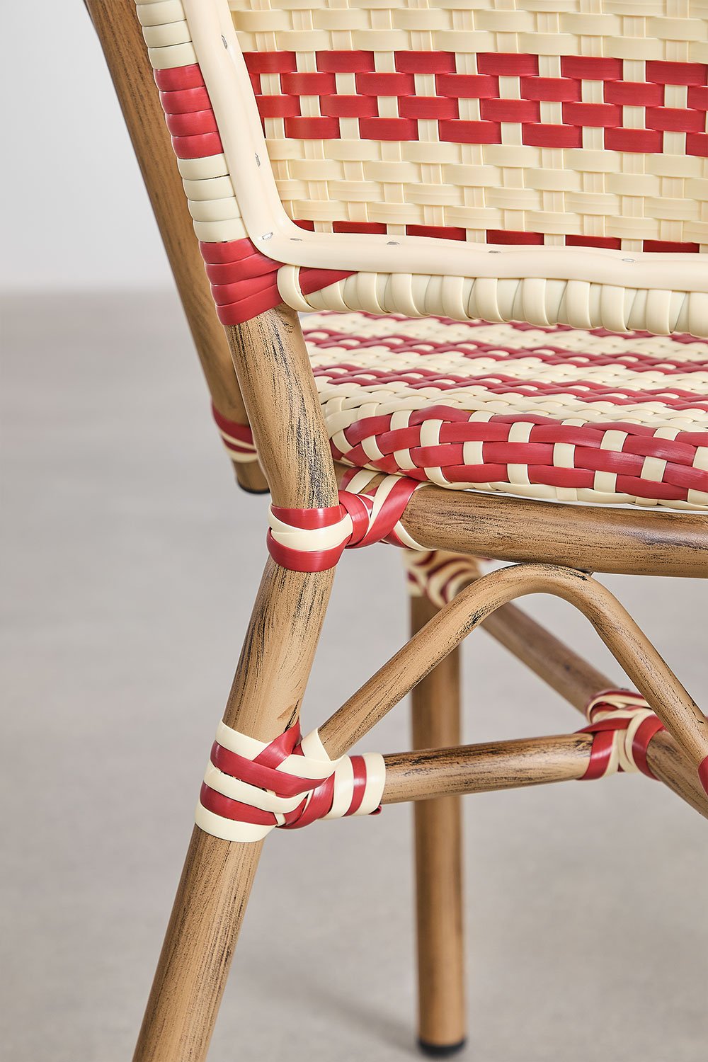 Set tavolo rotondo Ø80 cm e 2 sedie da pranzo impilabili in alluminio Brielle Bistro, immagine della galleria 9