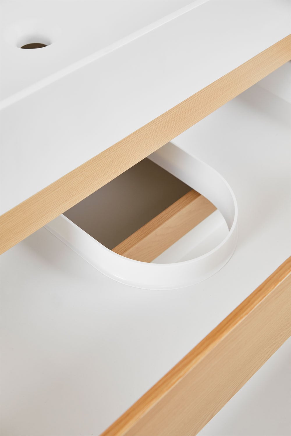 Set di mobili da bagno sospesi in legno e impiallacciatura di frassino con lavabo integrato Ona, immagine della galleria 5