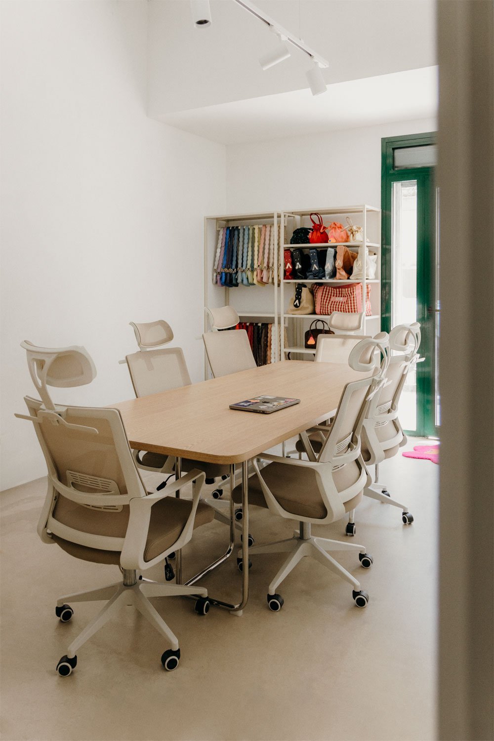 Tavolo da pranzo rettangolare in MDF e acciaio inox Tento, immagine della galleria 1