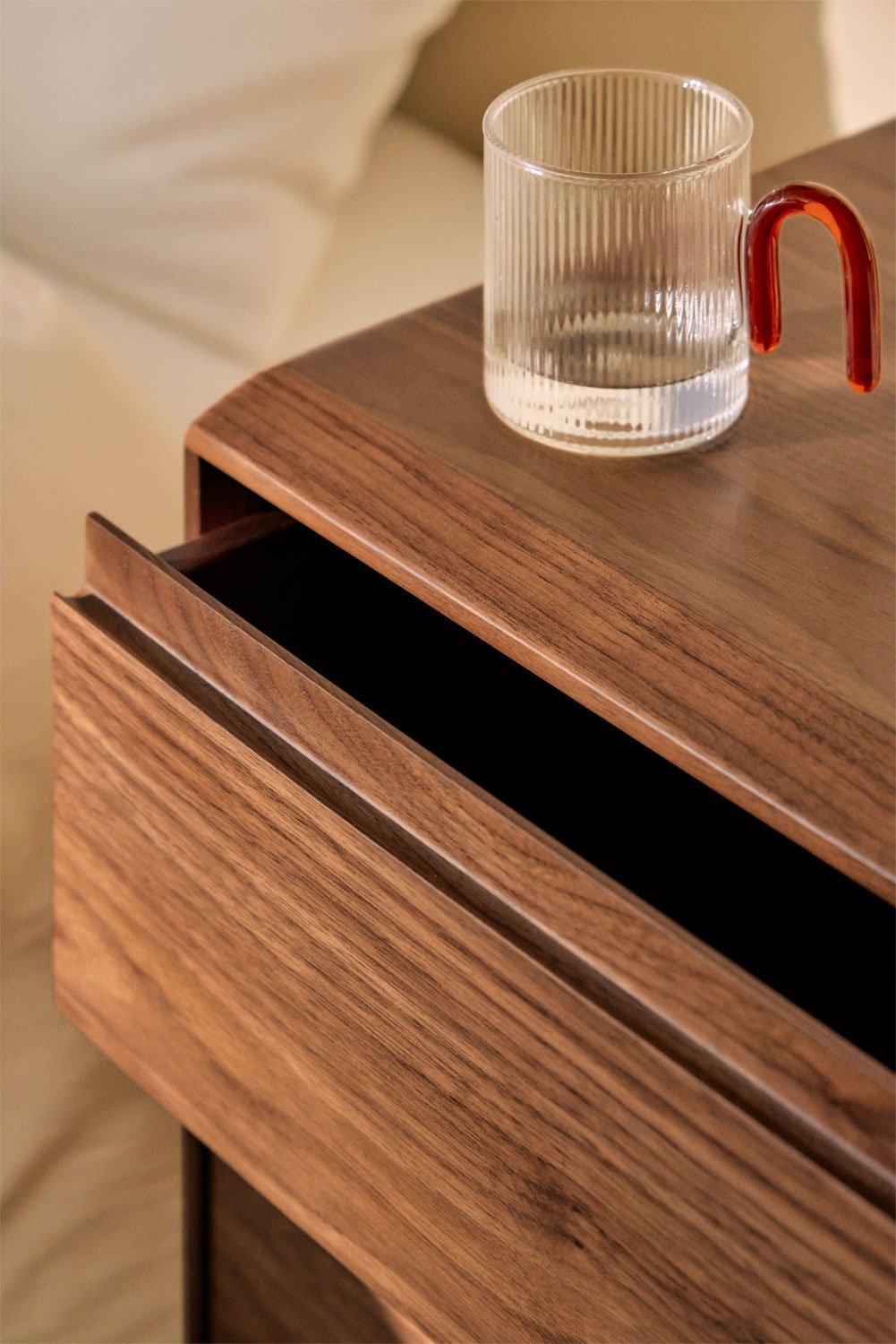 Comodino in legno Treveris, immagine della galleria 2