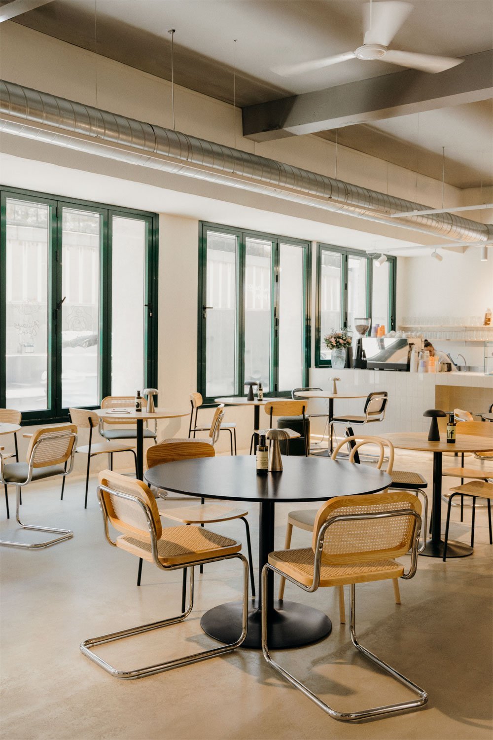 Tavolo da pranzo rotondo in MDF e ferro Yvetta, immagine della galleria 1