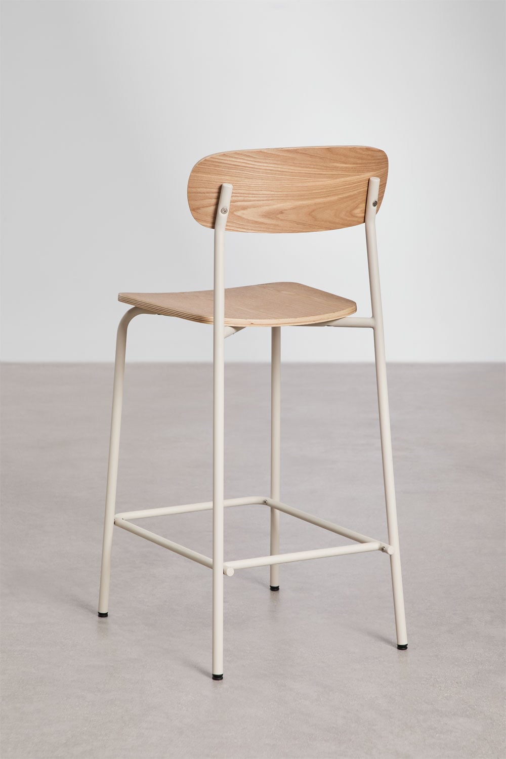 Sgabello alto impilabile Wilpier 65cm in ferro e legno, immagine della galleria 5