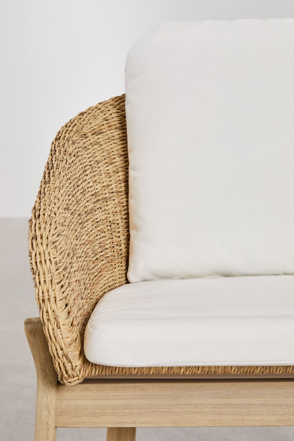 Set da tavolo rotondo in cemento Namara, diametro 140 cm, e 6 sedie da giardino in legno di acacia Leilan., immagine della galleria 8