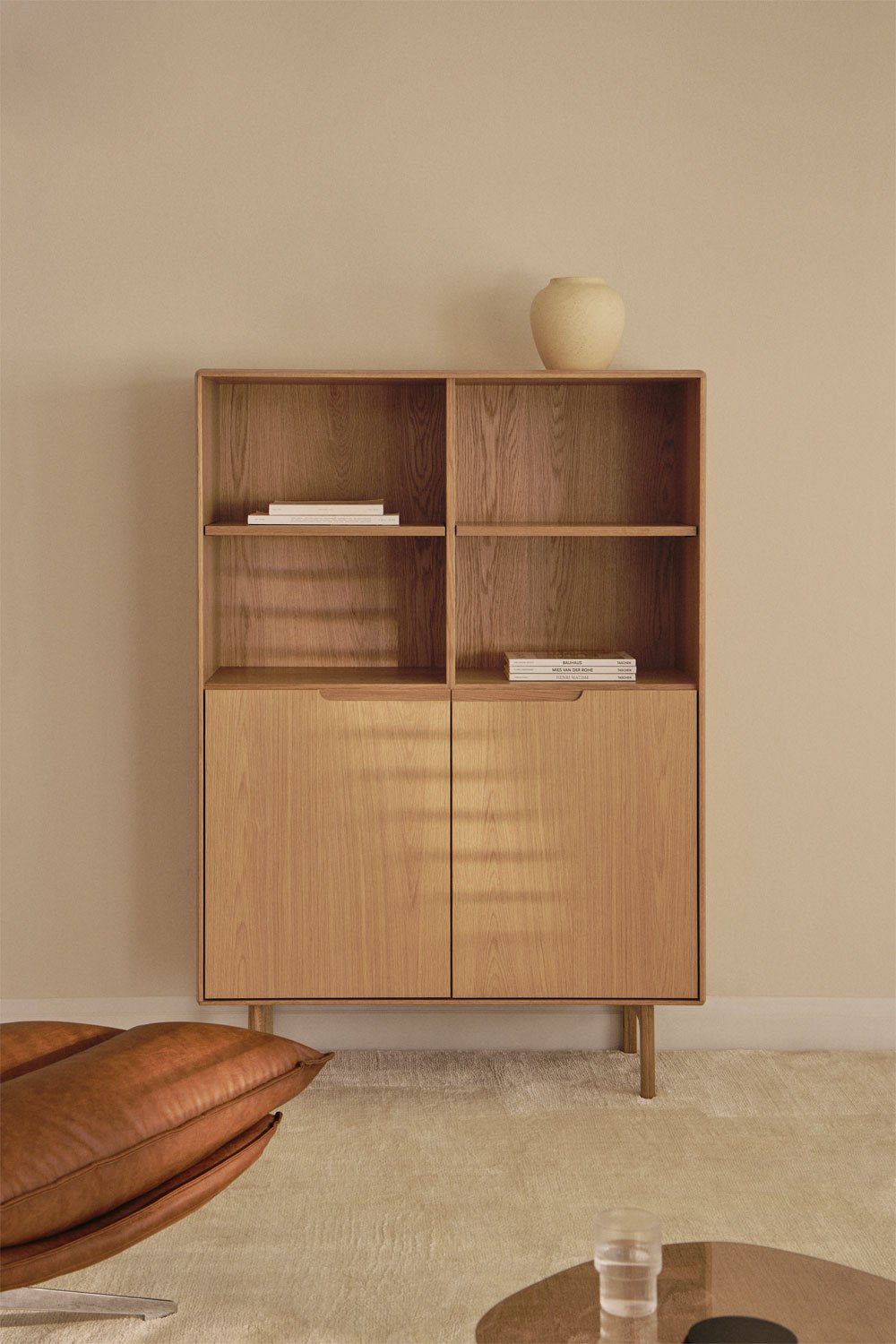 Credenza alta in legno di rovere Treveris, immagine della galleria 1