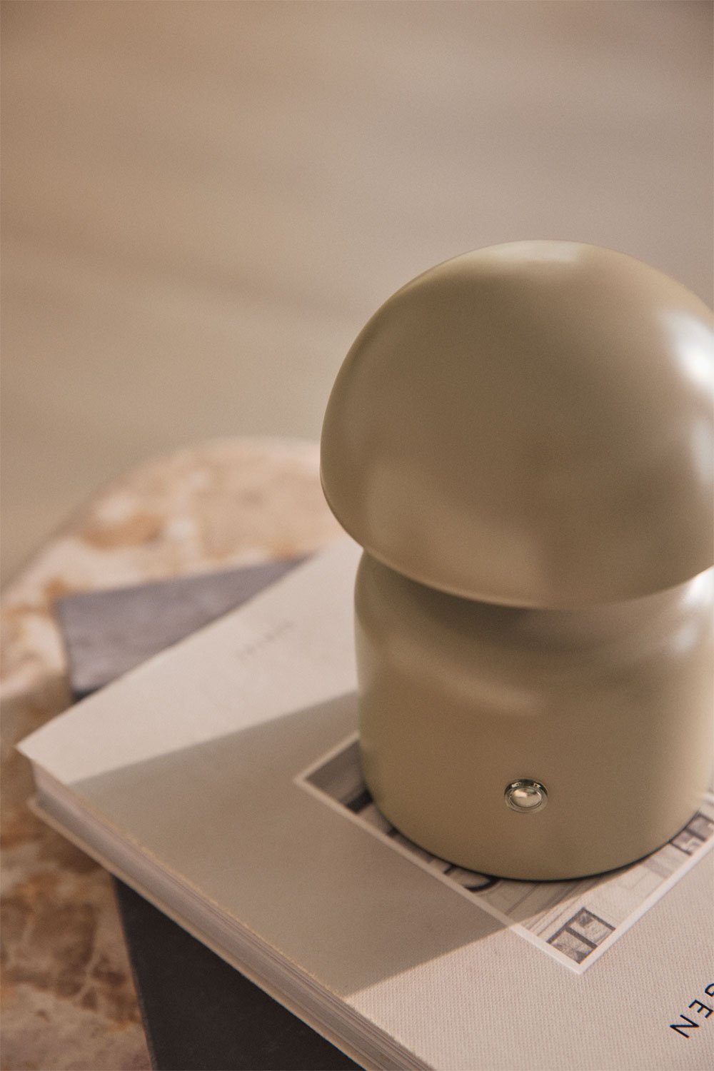 Lampada da tavolo LED wireless in ferro Nantali, immagine della galleria 2