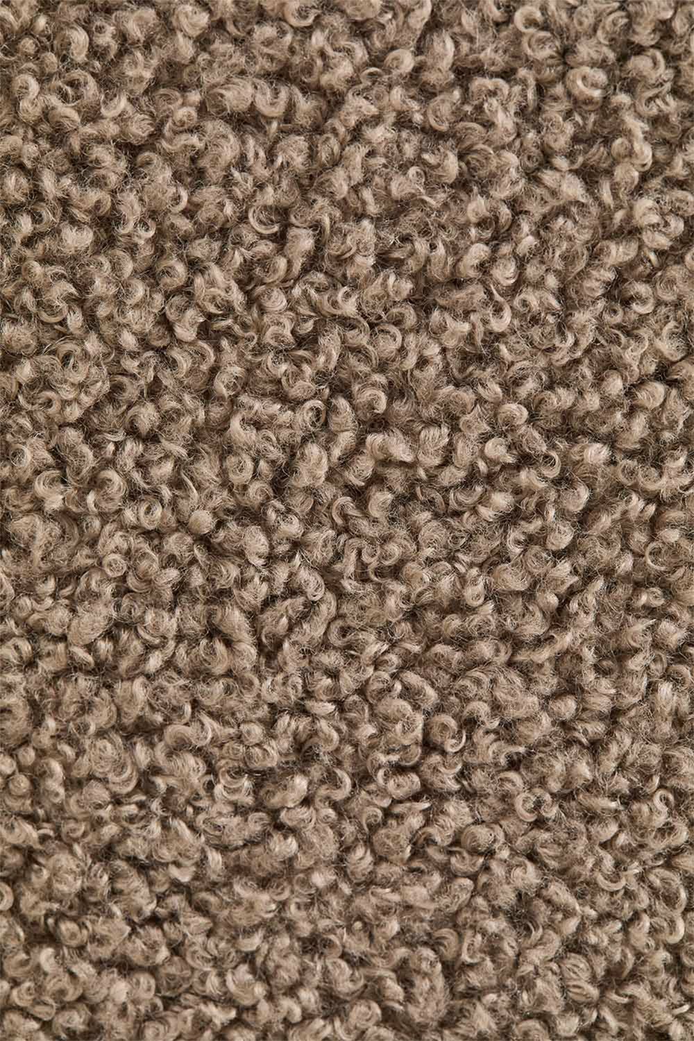 Sedia da pranzo con braccioli in shearling Banfil, immagine della galleria 8