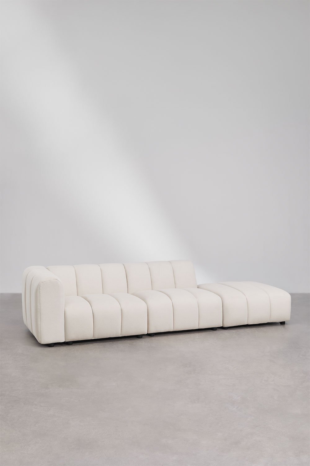 Divano angolare sinistro Eliot 2 pezzi e pouf in tessuto bouclé, immagine della galleria 1