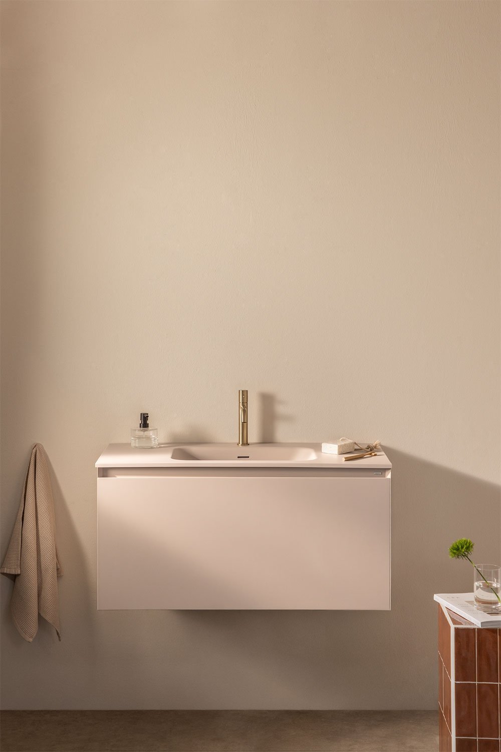 Set mobili da bagno in legno Macrae con lavabo integrato    , immagine della galleria 1