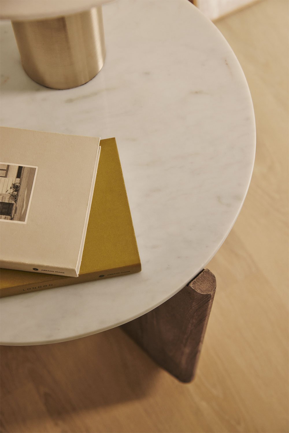 Set di 2 comodini rotondi Ø50 cm in pietra naturale e legno di mango Lavinia, immagine della galleria 3