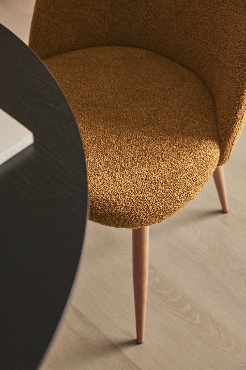 Confezione da 4 sedie da pranzo Kana Deluxe in tessuto bouclé, immagine della galleria 2