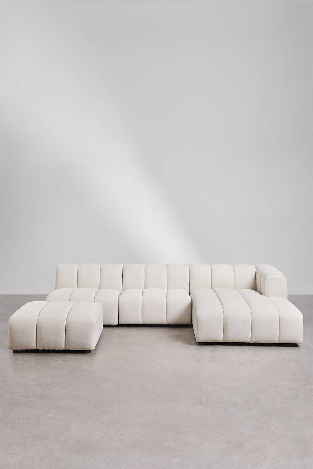 Divano componibile in 3 pezzi con chaise longue e pouf in tessuto Eliot bouclé, immagine della galleria 3