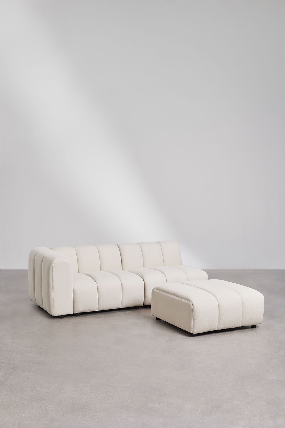 Divano angolare sinistro Eliot 2 pezzi e pouf in tessuto bouclé, immagine della galleria 1