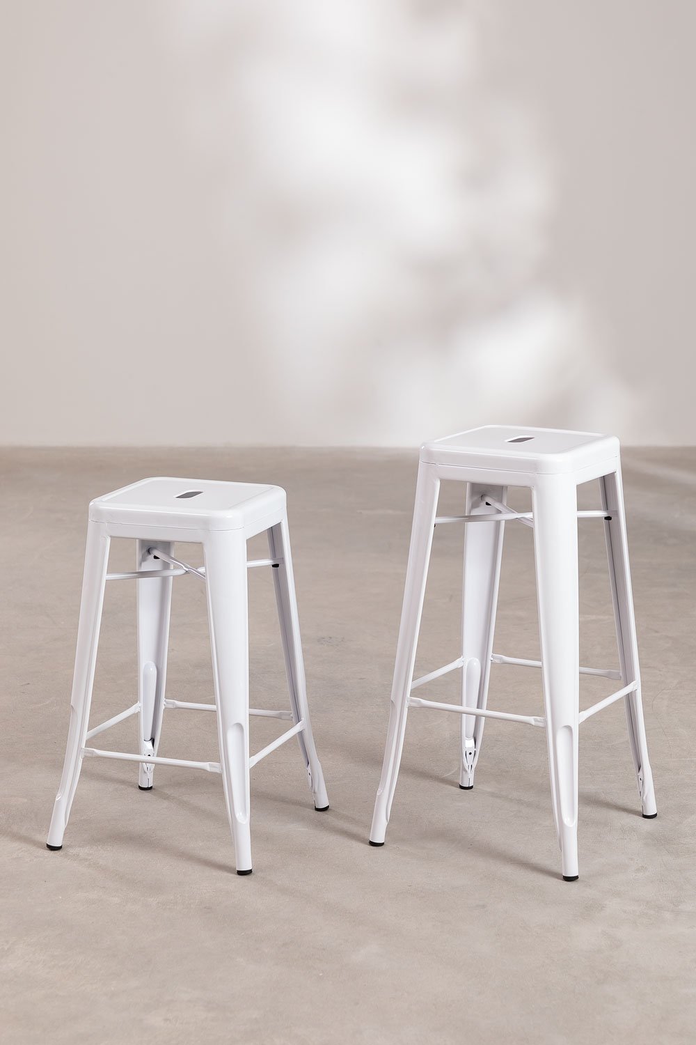 Set di 4 sgabelli alti impilabili in acciaio Lix, immagine della galleria 8