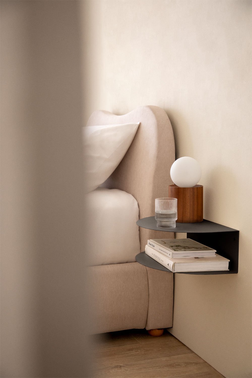 Set di 2 comodini sospesi in acciaio inossidabile Taifa, immagine della galleria 1