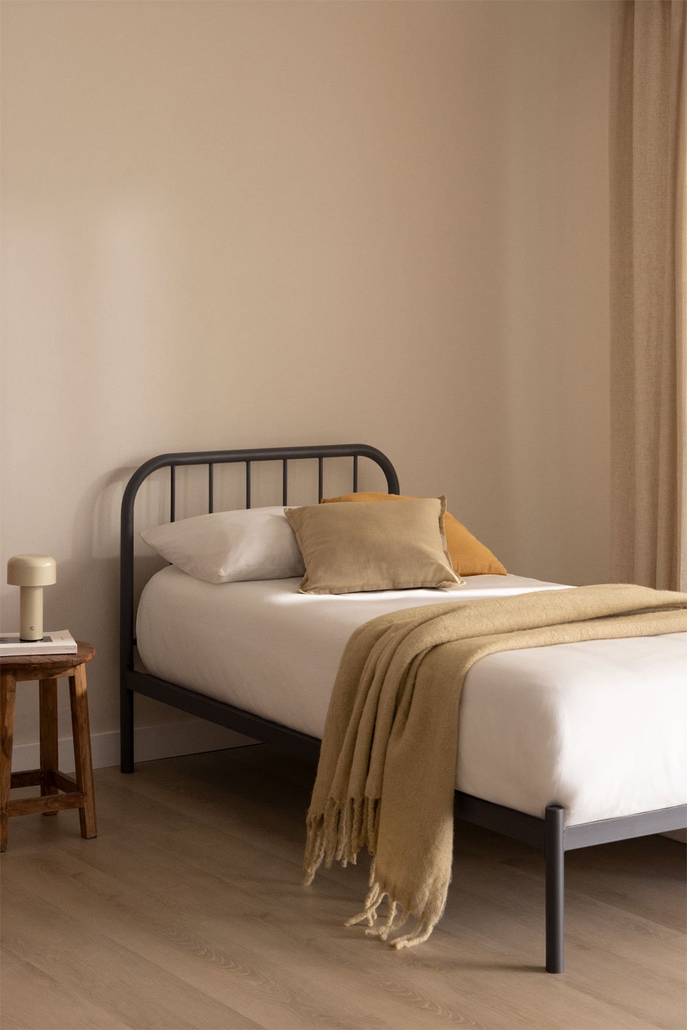 Letto in ferro Asteri, immagine della galleria 1