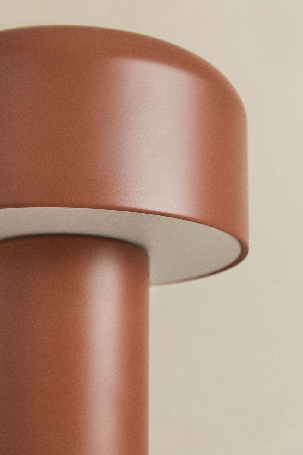 Lampada da tavolo LED wireless per esterni in ferro Loentia, immagine della galleria 4