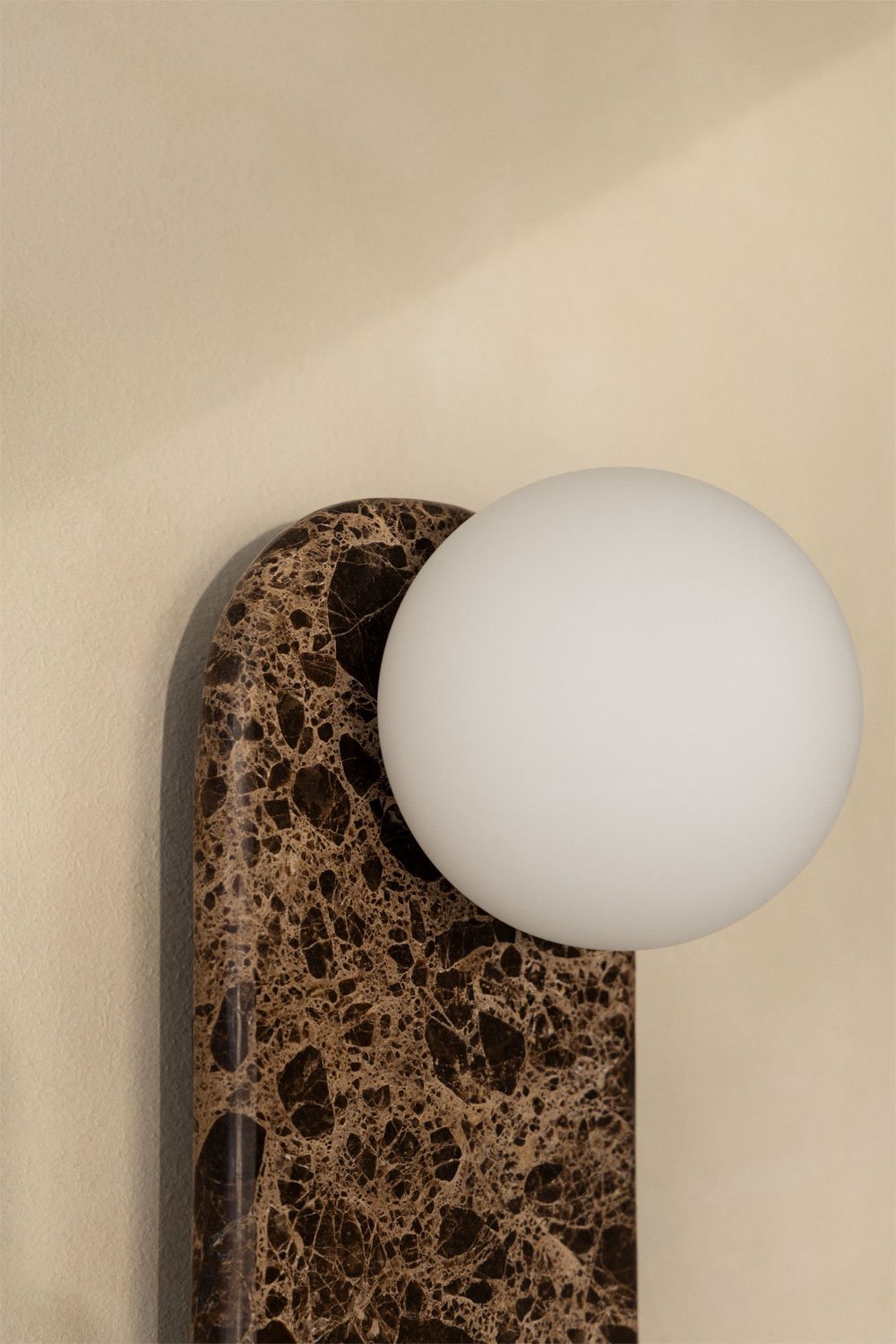 Applique da parete in marmo con sfera di cristallo Hailey, immagine della galleria 2