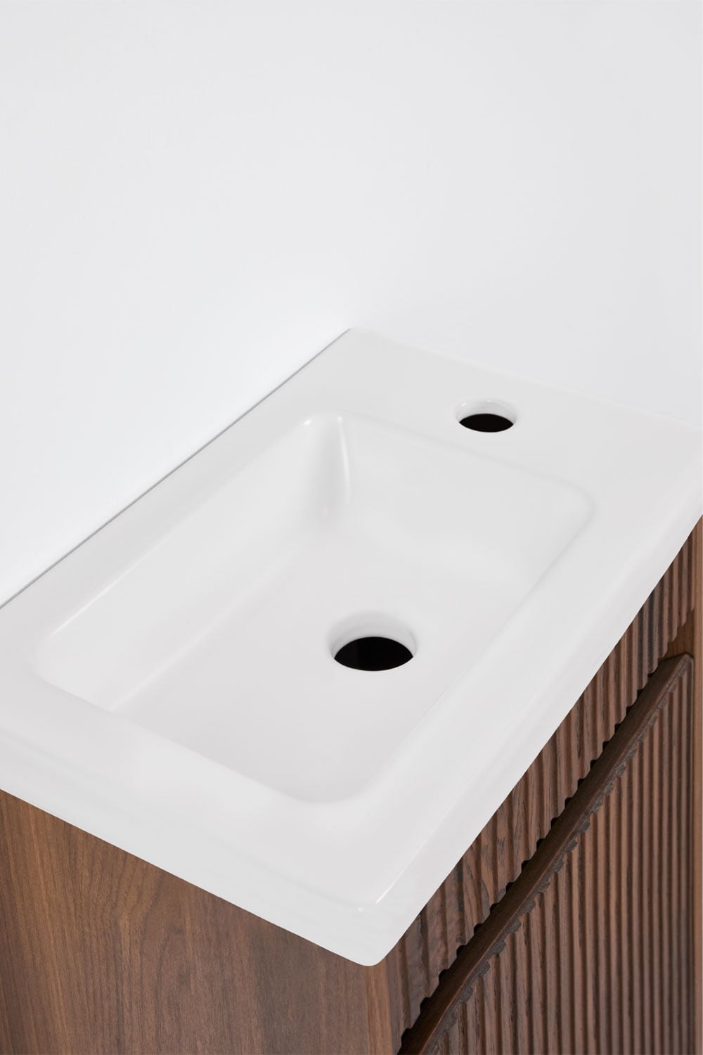 Set di mobili da bagno sospesi in legno con lavabo integrato Narek, immagine della galleria 3