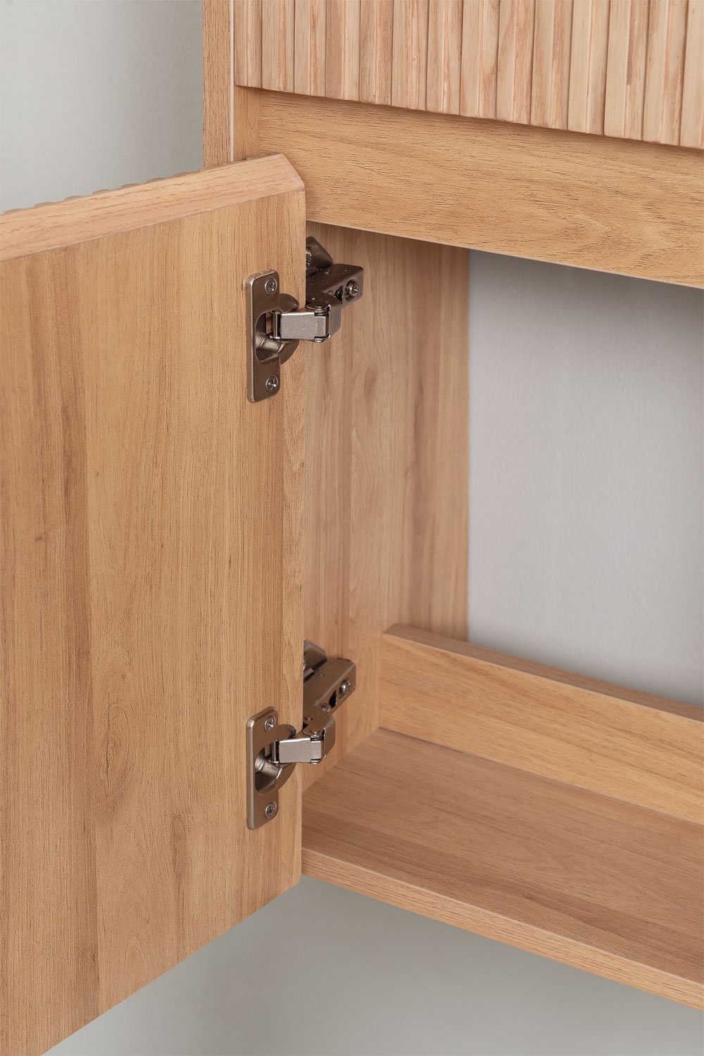 Set di mobili da bagno sospesi in legno con lavabo integrato Narek, immagine della galleria 5