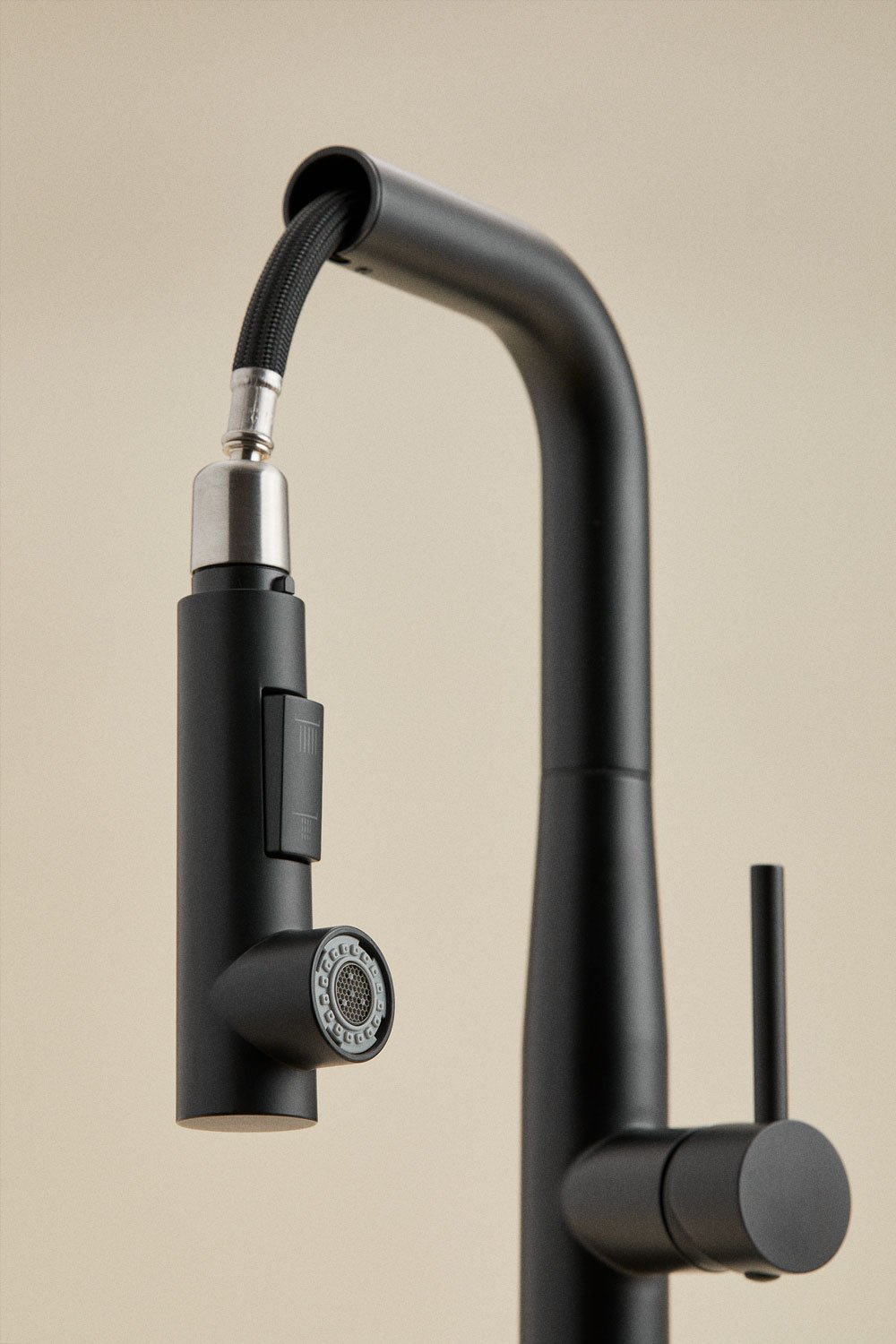 Rubinetto da cucina con beccuccio alto estraibile in acciaio inox Olyt, immagine della galleria 6