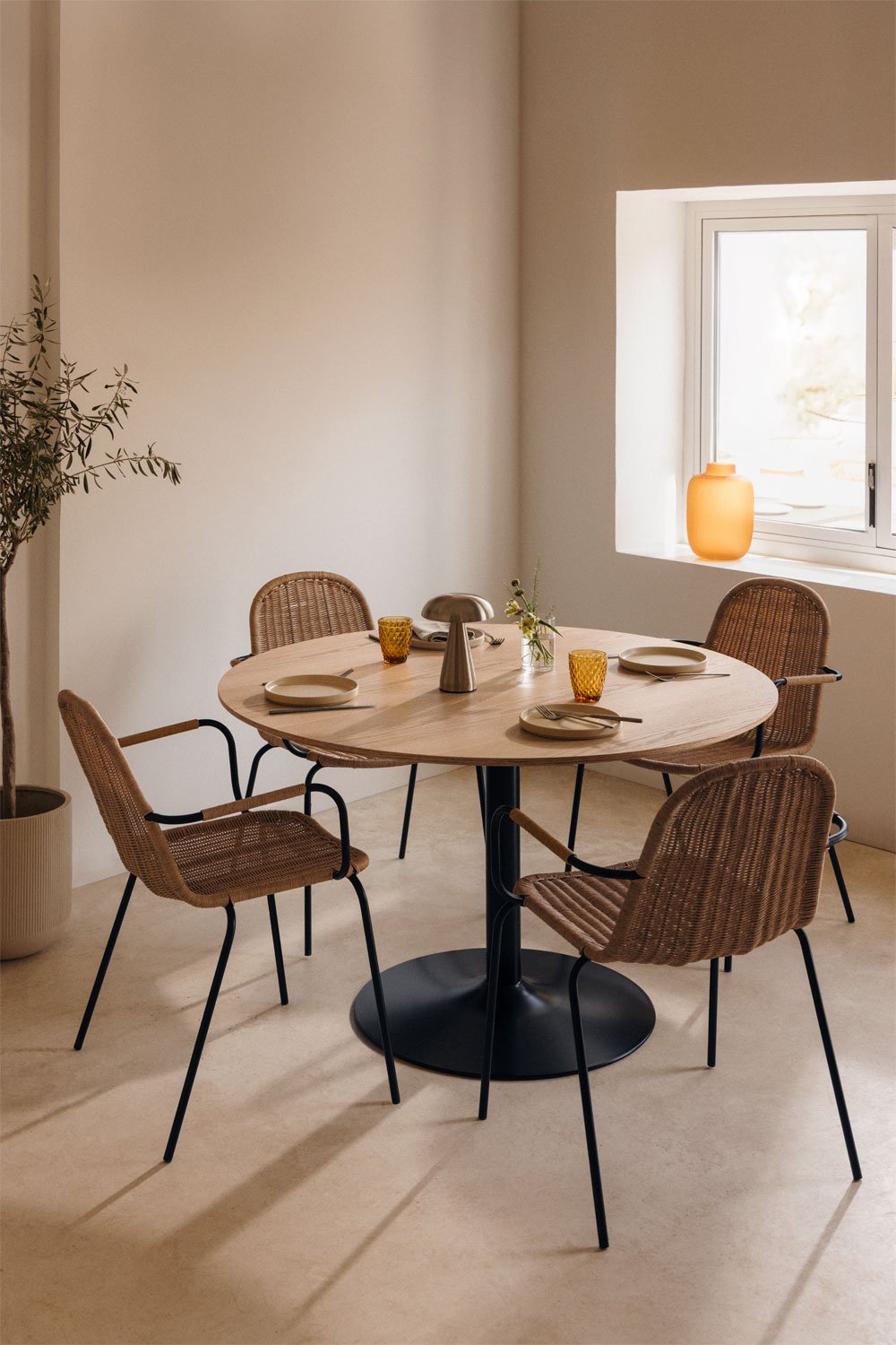 Round dining table in MDF and iron Yvetta, immagine della galleria 1