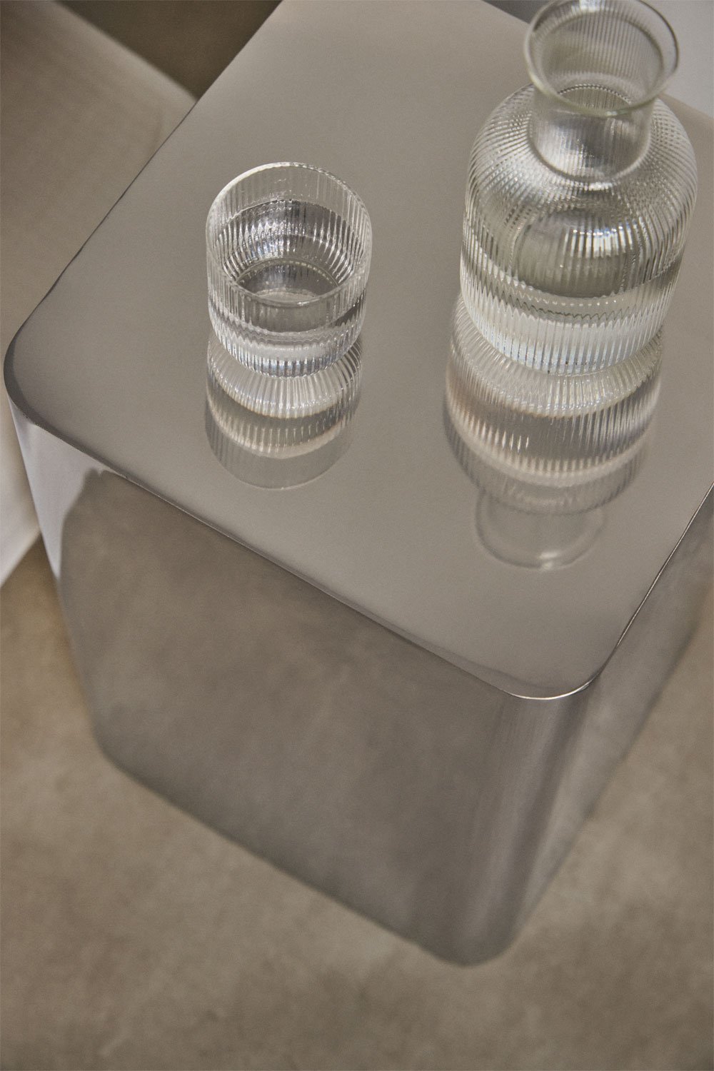 Set di 2 comodini quadrati in acciaio Loraq, immagine della galleria 2